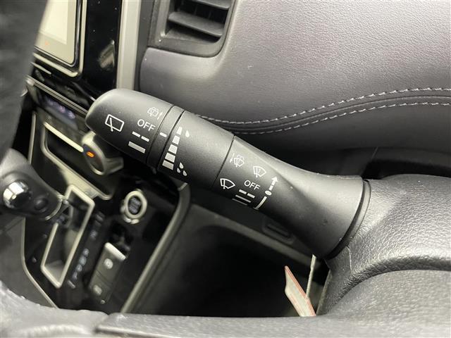 セレナ ハイウェイスター　Ｖ　プロパイロット　社外９インチナビ　フリップダウンモニター　アラウンドビューモニター　ＢＳＩ　ＥＴＣ　前後ドライブレコーダー　レーダークルーズコントロール　ＨＤＭＩ　純正アルミホイール　オートライト（11枚目）