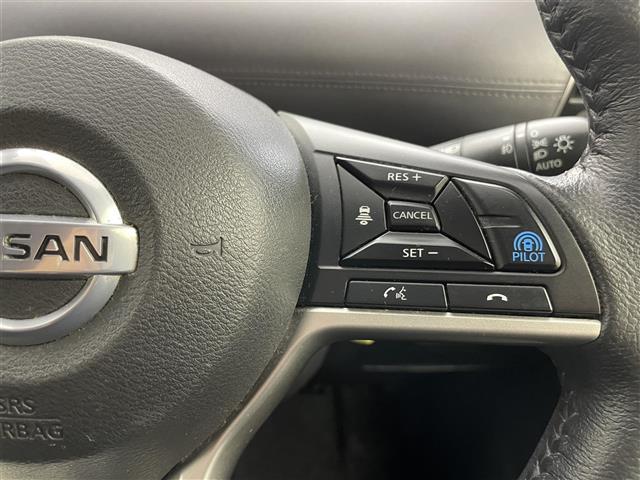 セレナ ハイウェイスター　Ｖ　プロパイロット　社外９インチナビ　フリップダウンモニター　アラウンドビューモニター　ＢＳＩ　ＥＴＣ　前後ドライブレコーダー　レーダークルーズコントロール　ＨＤＭＩ　純正アルミホイール　オートライト（13枚目）