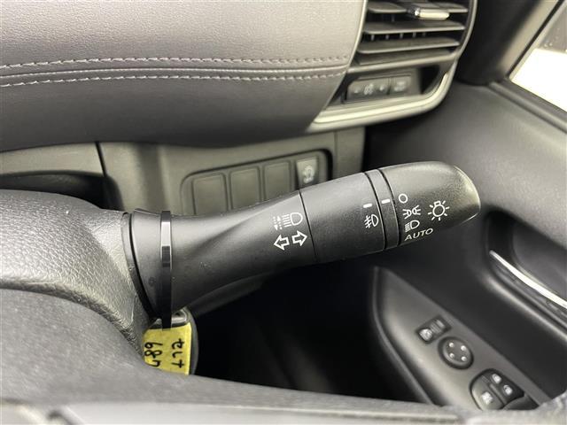 セレナ ハイウェイスター　Ｖ　プロパイロット　社外９インチナビ　フリップダウンモニター　アラウンドビューモニター　ＢＳＩ　ＥＴＣ　前後ドライブレコーダー　レーダークルーズコントロール　ＨＤＭＩ　純正アルミホイール　オートライト（14枚目）