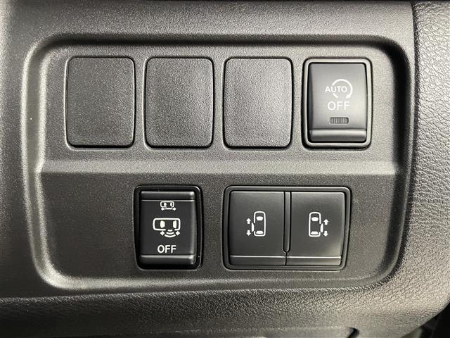 セレナ ハイウェイスター　Ｖ　プロパイロット　社外９インチナビ　フリップダウンモニター　アラウンドビューモニター　ＢＳＩ　ＥＴＣ　前後ドライブレコーダー　レーダークルーズコントロール　ＨＤＭＩ　純正アルミホイール　オートライト（17枚目）