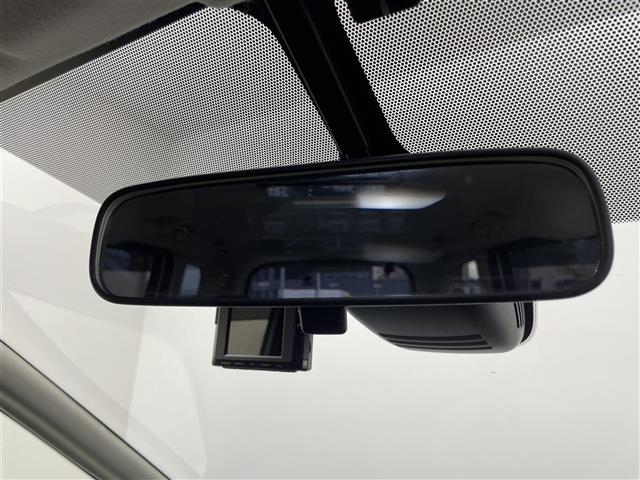 セレナ ハイウェイスター　Ｖ　プロパイロット　社外９インチナビ　フリップダウンモニター　アラウンドビューモニター　ＢＳＩ　ＥＴＣ　前後ドライブレコーダー　レーダークルーズコントロール　ＨＤＭＩ　純正アルミホイール　オートライト（24枚目）