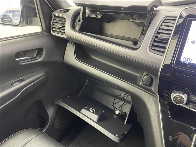 セレナ ハイウェイスター　Ｖ　プロパイロット　社外９インチナビ　フリップダウンモニター　アラウンドビューモニター　ＢＳＩ　ＥＴＣ　前後ドライブレコーダー　レーダークルーズコントロール　ＨＤＭＩ　純正アルミホイール　オートライト（29枚目）