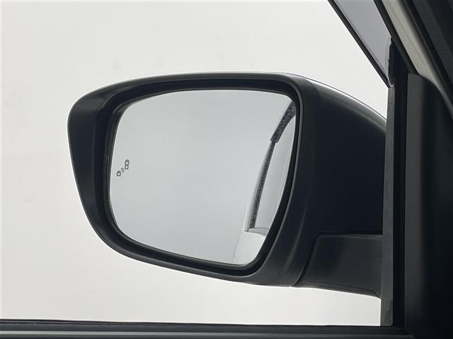 セレナ ハイウェイスター　Ｖ　プロパイロット　社外９インチナビ　フリップダウンモニター　アラウンドビューモニター　ＢＳＩ　ＥＴＣ　前後ドライブレコーダー　レーダークルーズコントロール　ＨＤＭＩ　純正アルミホイール　オートライト（30枚目）