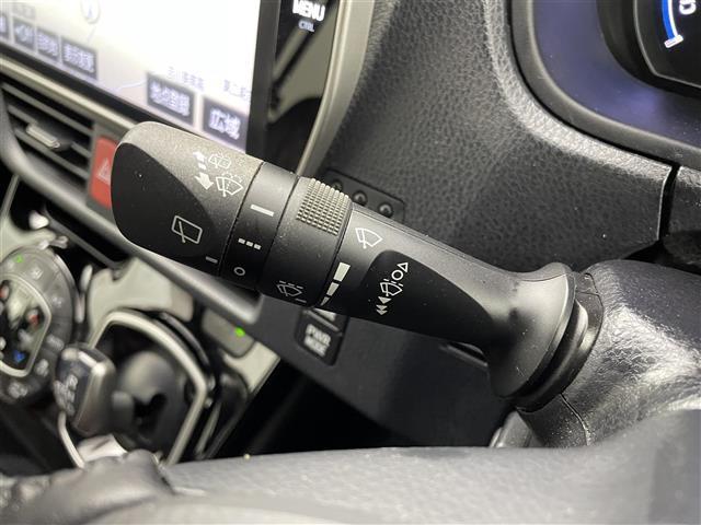 ノア ハイブリッドＳｉ　ダブルバイビー　純正１０インチナビ　バックカメラ　ビルトインＥＴＣ　ドライブレコーダー　セーフティセンス　クルーズコントロール　ミラー型ドラレコ　シートヒーター　純正アルミホイール　オートハイビーム　ＬＥＤライト（9枚目）