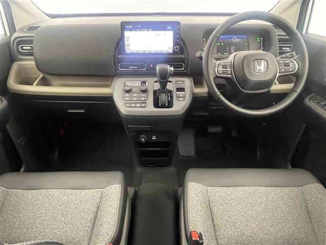 フリード ｅ：ＨＥＶエアー　ＥＸ　登録済未使用車　純正９インチナビ　Ｂカメラ　ＢＳＭ　ホンダセンシング　アダクティブクルーズコントロール　シートヒーター　純正アルミホイール　オートハイビーム　ＬＥＤヘッドライト　地デジＴＶ（2枚目）