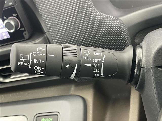 フリード ｅ：ＨＥＶエアー　ＥＸ　登録済未使用車　純正９インチナビ　Ｂカメラ　ＢＳＭ　ホンダセンシング　アダクティブクルーズコントロール　シートヒーター　純正アルミホイール　オートハイビーム　ＬＥＤヘッドライト　地デジＴＶ（8枚目）