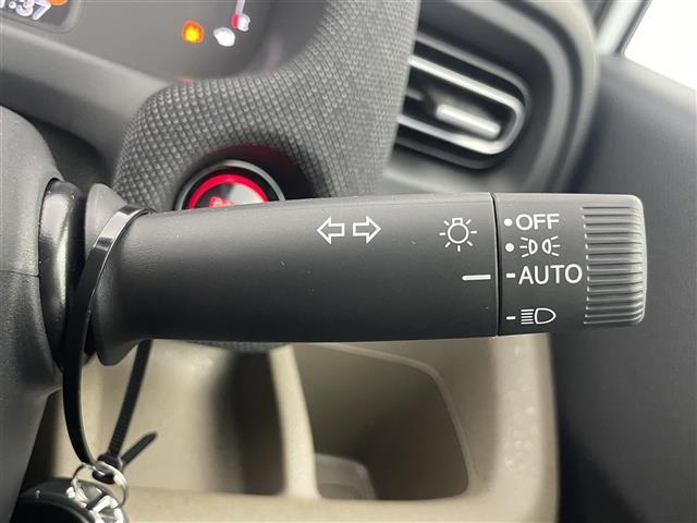 フリード ｅ：ＨＥＶエアー　ＥＸ　登録済未使用車　純正９インチナビ　Ｂカメラ　ＢＳＭ　ホンダセンシング　アダクティブクルーズコントロール　シートヒーター　純正アルミホイール　オートハイビーム　ＬＥＤヘッドライト　地デジＴＶ（11枚目）