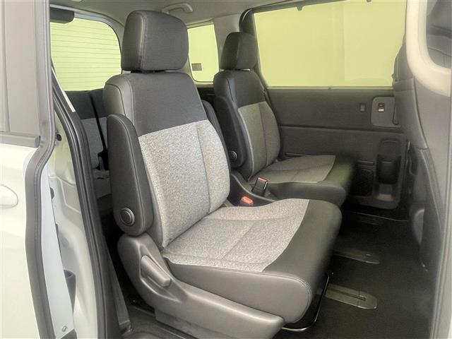 フリード ｅ：ＨＥＶエアー　ＥＸ　登録済未使用車　純正９インチナビ　Ｂカメラ　ＢＳＭ　ホンダセンシング　アダクティブクルーズコントロール　シートヒーター　純正アルミホイール　オートハイビーム　ＬＥＤヘッドライト　地デジＴＶ（15枚目）