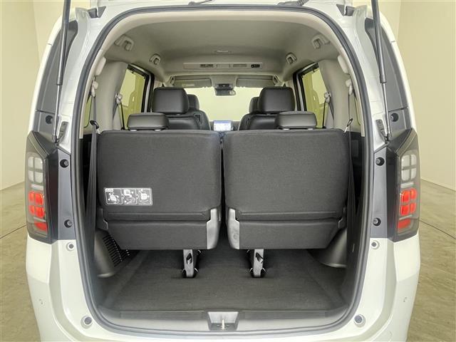 フリード ｅ：ＨＥＶエアー　ＥＸ　登録済未使用車　純正９インチナビ　Ｂカメラ　ＢＳＭ　ホンダセンシング　アダクティブクルーズコントロール　シートヒーター　純正アルミホイール　オートハイビーム　ＬＥＤヘッドライト　地デジＴＶ（17枚目）