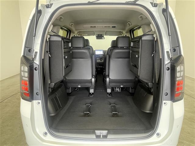 フリード ｅ：ＨＥＶエアー　ＥＸ　登録済未使用車　純正９インチナビ　Ｂカメラ　ＢＳＭ　ホンダセンシング　アダクティブクルーズコントロール　シートヒーター　純正アルミホイール　オートハイビーム　ＬＥＤヘッドライト　地デジＴＶ（18枚目）