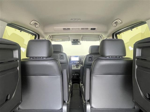 フリード ｅ：ＨＥＶエアー　ＥＸ　登録済未使用車　純正９インチナビ　Ｂカメラ　ＢＳＭ　ホンダセンシング　アダクティブクルーズコントロール　シートヒーター　純正アルミホイール　オートハイビーム　ＬＥＤヘッドライト　地デジＴＶ（19枚目）