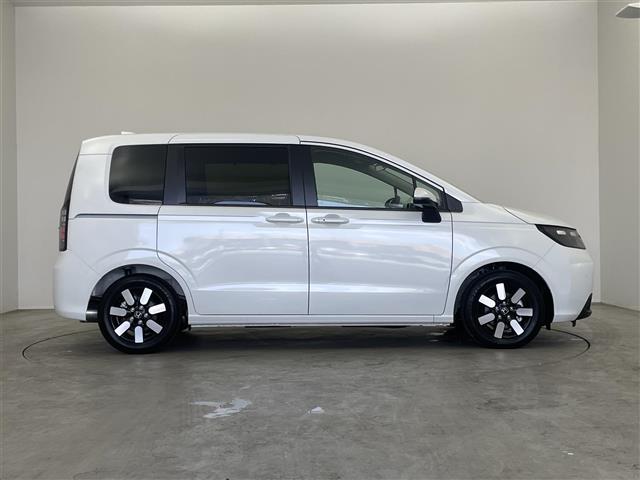 フリード ｅ：ＨＥＶエアー　ＥＸ　登録済未使用車　純正９インチナビ　Ｂカメラ　ＢＳＭ　ホンダセンシング　アダクティブクルーズコントロール　シートヒーター　純正アルミホイール　オートハイビーム　ＬＥＤヘッドライト　地デジＴＶ（40枚目）