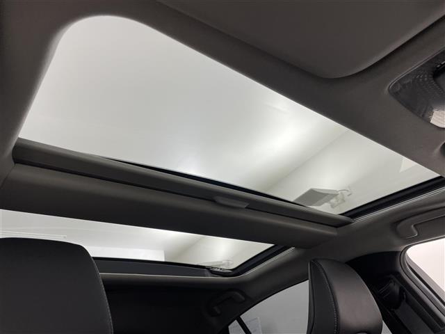 プリウス Ｚ　モデリスタエアロ　サンルーフ　純正１２．３インチディスプレイオーディオ　パノラミックビューモニター　ＢＳＭ　ビルトインＥＴＣ２．０　ドラレコ　レーダークルーズ　デジタルインナーミラーシートヒーター（3枚目）