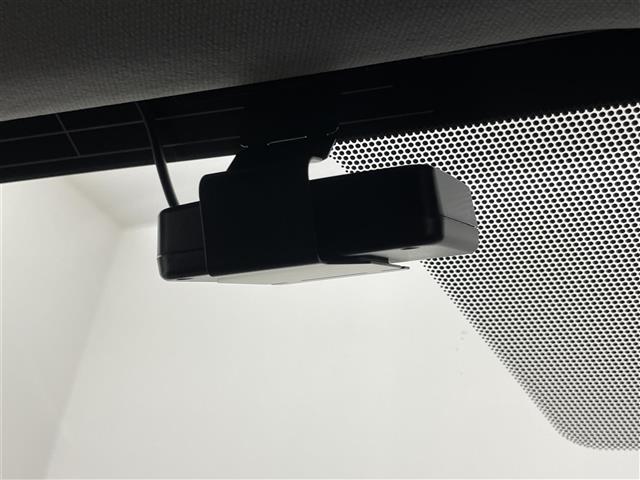 プリウス Ｚ　モデリスタエアロ　サンルーフ　純正１２．３インチディスプレイオーディオ　パノラミックビューモニター　ＢＳＭ　ビルトインＥＴＣ２．０　ドラレコ　レーダークルーズ　デジタルインナーミラーシートヒーター（8枚目）