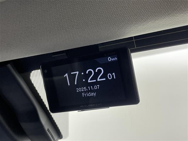 プリウス Ｚ　モデリスタエアロ　サンルーフ　純正１２．３インチディスプレイオーディオ　パノラミックビューモニター　ＢＳＭ　ビルトインＥＴＣ２．０　ドラレコ　レーダークルーズ　デジタルインナーミラーシートヒーター（10枚目）