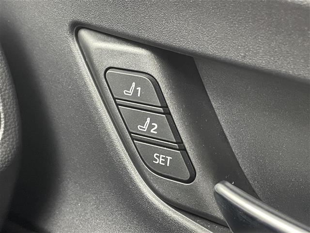 プリウス Ｚ　モデリスタエアロ　サンルーフ　純正１２．３インチディスプレイオーディオ　パノラミックビューモニター　ＢＳＭ　ビルトインＥＴＣ２．０　ドラレコ　レーダークルーズ　デジタルインナーミラーシートヒーター（11枚目）