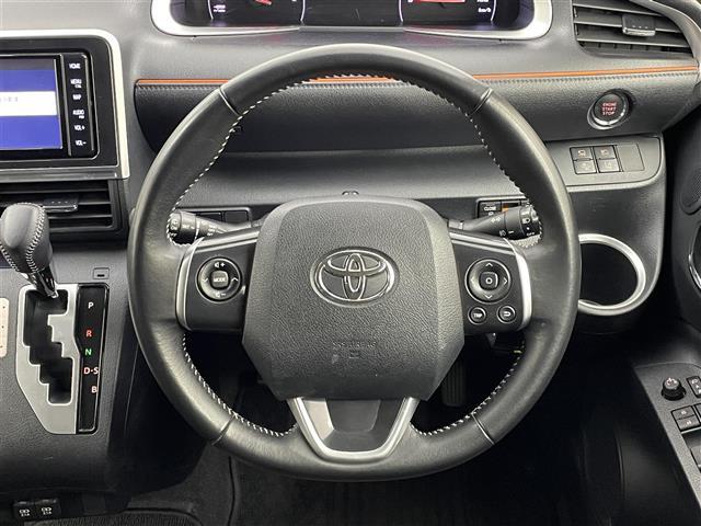 シエンタ Ｇ　クエロ　純正ナビ　パノラミックビューモニター　ＥＴＣ　前後ドライブレコーダー　セーフティセンス　ステアリングスイッチ　コーナーセンサー　プッシュスタート　スマートキー　オートハイビーム　ＬＥＤライト　地デジ（6枚目）