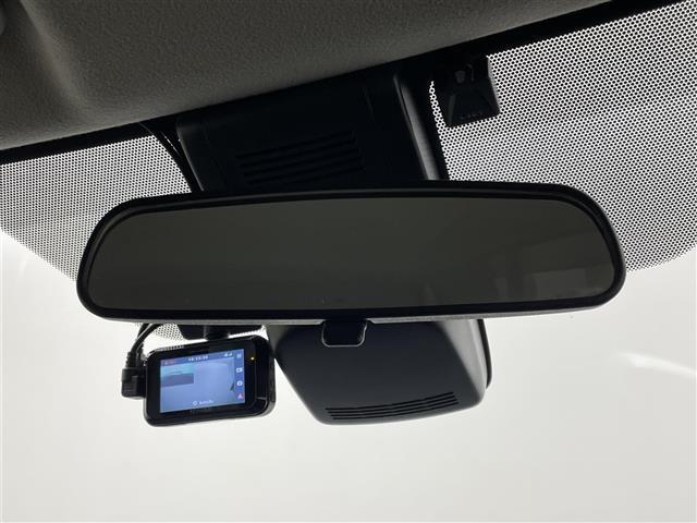 シエンタ Ｇ　クエロ　純正ナビ　パノラミックビューモニター　ＥＴＣ　前後ドライブレコーダー　セーフティセンス　ステアリングスイッチ　コーナーセンサー　プッシュスタート　スマートキー　オートハイビーム　ＬＥＤライト　地デジ（25枚目）