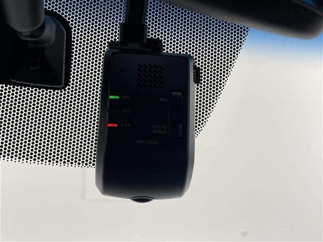 フリード Ｇブラックスタイル　ホンダセンシング　純正９インチナビ　バックカメラ　ビルトインＥＴＣ２．０　前後ドライブレコーダ―　アダプティブクルーズコントロール　シートヒーター　純正アルミホイール　オートライト　ＬＥＤヘッドライト（7枚目）