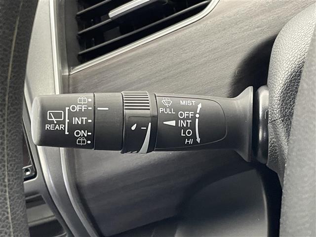 フリード Ｇブラックスタイル　ホンダセンシング　純正９インチナビ　バックカメラ　ビルトインＥＴＣ２．０　前後ドライブレコーダ―　アダプティブクルーズコントロール　シートヒーター　純正アルミホイール　オートライト　ＬＥＤヘッドライト（10枚目）