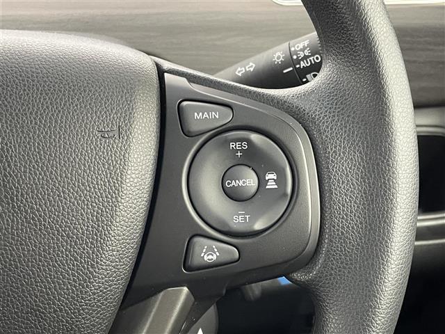 フリード Ｇブラックスタイル　ホンダセンシング　純正９インチナビ　バックカメラ　ビルトインＥＴＣ２．０　前後ドライブレコーダ―　アダプティブクルーズコントロール　シートヒーター　純正アルミホイール　オートライト　ＬＥＤヘッドライト（13枚目）