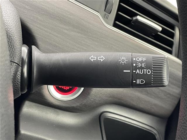 フリード Ｇブラックスタイル　ホンダセンシング　純正９インチナビ　バックカメラ　ビルトインＥＴＣ２．０　前後ドライブレコーダ―　アダプティブクルーズコントロール　シートヒーター　純正アルミホイール　オートライト　ＬＥＤヘッドライト（15枚目）