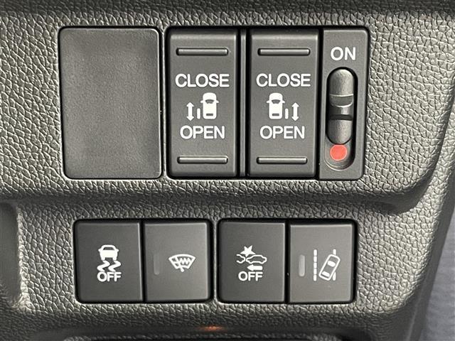 フリード Ｇブラックスタイル　ホンダセンシング　純正９インチナビ　バックカメラ　ビルトインＥＴＣ２．０　前後ドライブレコーダ―　アダプティブクルーズコントロール　シートヒーター　純正アルミホイール　オートライト　ＬＥＤヘッドライト（17枚目）