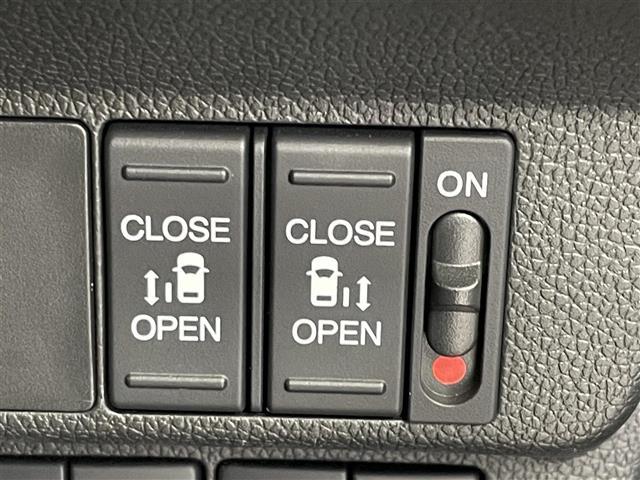 フリード Ｇブラックスタイル　ホンダセンシング　純正９インチナビ　バックカメラ　ビルトインＥＴＣ２．０　前後ドライブレコーダ―　アダプティブクルーズコントロール　シートヒーター　純正アルミホイール　オートライト　ＬＥＤヘッドライト（18枚目）