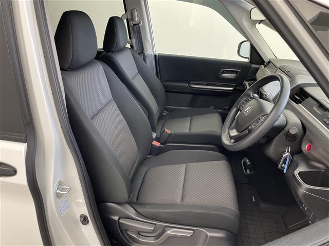 フリード Ｇブラックスタイル　ホンダセンシング　純正９インチナビ　バックカメラ　ビルトインＥＴＣ２．０　前後ドライブレコーダ―　アダプティブクルーズコントロール　シートヒーター　純正アルミホイール　オートライト　ＬＥＤヘッドライト（20枚目）