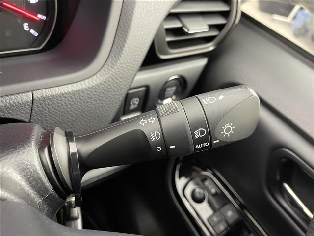 ヴォクシー ZS 煌III 純正9インチナビ フリップダウンモニター バックカメラ ビルトインETC セーフティセンス クルーズコントロール 純正アルミホイール スマートキー オートハイビーム LEDヘッドライト 地デジフルセグ(11枚目)