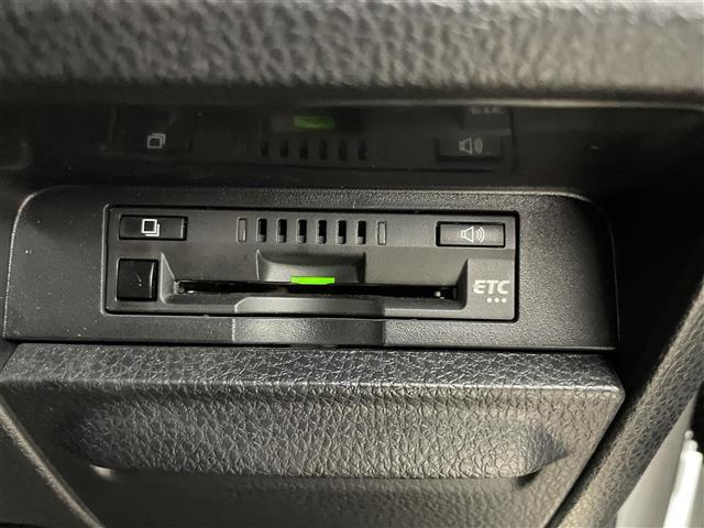 ヴォクシー ZS 煌III 純正9インチナビ フリップダウンモニター バックカメラ ビルトインETC セーフティセンス クルーズコントロール 純正アルミホイール スマートキー オートハイビーム LEDヘッドライト 地デジフルセグ(16枚目)