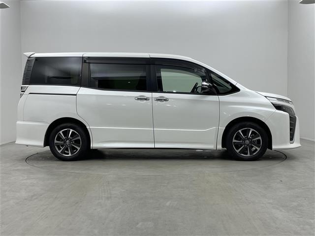 ヴォクシー ZS 煌III 純正9インチナビ フリップダウンモニター バックカメラ ビルトインETC セーフティセンス クルーズコントロール 純正アルミホイール スマートキー オートハイビーム LEDヘッドライト 地デジフルセグ(40枚目)