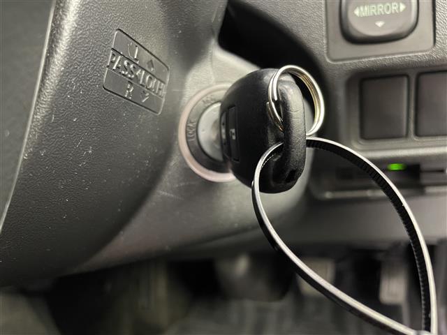 ハイエースバン ロングスーパーGL モデリスタエアロ 純正ナビ バックカメラ ビルトインETC ドライブレコーダー 両側スライドドア 社外アルミホイール フロアマット プッシュスタート リモコンキー オートライト 地デジフルセグ(8枚目)