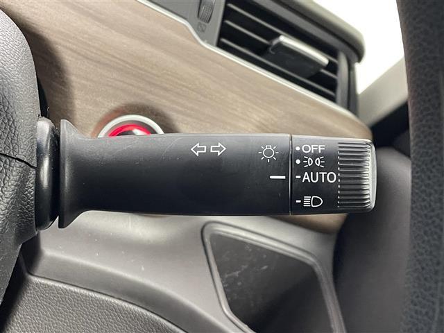 フリードハイブリッド ハイブリッド・Gホンダセンシング 純正9インチナビ フリップダウンモニター バックカメラ ビルトインETC 前後ドライブレコーダー アダプティブクルーズコントロール シートヒーター 純正アルミホイール オートライト LED 地デジTV(14枚目)