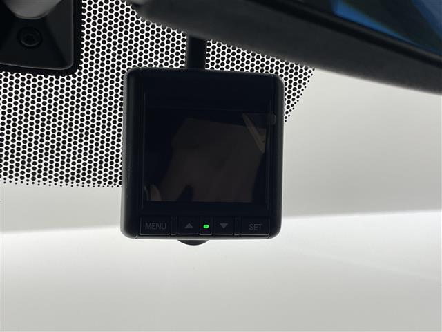 フリードハイブリッド ハイブリッド・Gホンダセンシング 純正9インチナビ フリップダウンモニター バックカメラ ビルトインETC 前後ドライブレコーダー アダプティブクルーズコントロール シートヒーター 純正アルミホイール オートライト LED 地デジTV(17枚目)