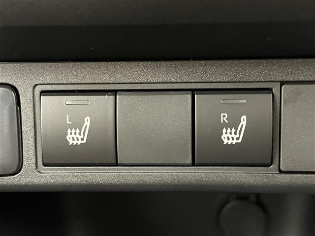 ヤリスクロス ハイブリッドZ アドベンチャー 登録済未使用車 純正ナビ パノラミックビューモニター BSM ビルトインETC2.0 セーフティセンス レーダークルーズコントロール シートヒーター ステアリングヒーター HDMI オートハイビーム(7枚目)