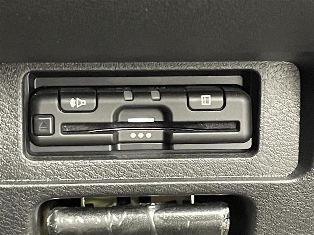 ノート X 純正9インチナビ バックカメラ ビルトインETC ドライブレコーダー インテリジェントエマージェンシーブレーキ ステアリングスイッチ プッシュスタート スマートキー オートマチックハイビーム 地デジ(15枚目)