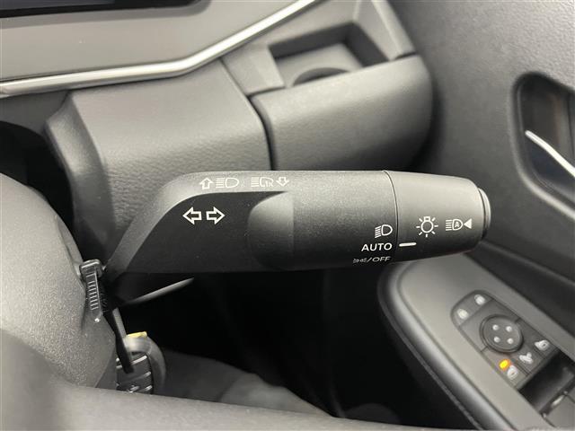 ノート X 純正9型ナビ Bカメラ エマージェンシーブレーキ レーンキープ クリアランスソアナー ドライブレコーダー オートライト ETC 純正フロアマット 電動格納ミラー 純正WCP 地デジTV スマートキー(11枚目)