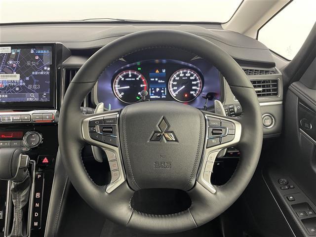 デリカＤ：５ ブラックエディション　ＡＬＰＩＮＥ１１インチナビ　マルチアラウンドモニター　ＢＳＭ　黒レザー　ｅアシスト　レーダークルーズコントロール　シートヒーター　ＨＤＭＩ　ステアリングヒーター　純正アルミホイール　オートライト　ＴＶ（7枚目）