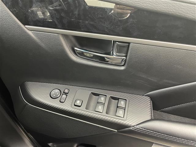 デリカＤ：５ ブラックエディション　ＡＬＰＩＮＥ１１インチナビ　マルチアラウンドモニター　ＢＳＭ　黒レザー　ｅアシスト　レーダークルーズコントロール　シートヒーター　ＨＤＭＩ　ステアリングヒーター　純正アルミホイール　オートライト　ＴＶ（22枚目）