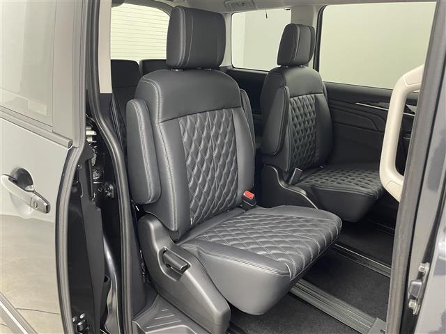 デリカＤ：５ ブラックエディション　ＡＬＰＩＮＥ１１インチナビ　マルチアラウンドモニター　ＢＳＭ　黒レザー　ｅアシスト　レーダークルーズコントロール　シートヒーター　ＨＤＭＩ　ステアリングヒーター　純正アルミホイール　オートライト　ＴＶ（26枚目）