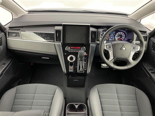 デリカＤ：５ シャモニー　登録済未使用車　４ＷＤ　全周囲モニター　衝突軽減ブレーキ　レーンキープアシスト　レーダクルコン　ＢＳＭ　誤発進抑制　両側電動スライド　電動リアドア　デジタルインナーミラー　シートヒーター　ＡＣ１００Ｖ（2枚目）