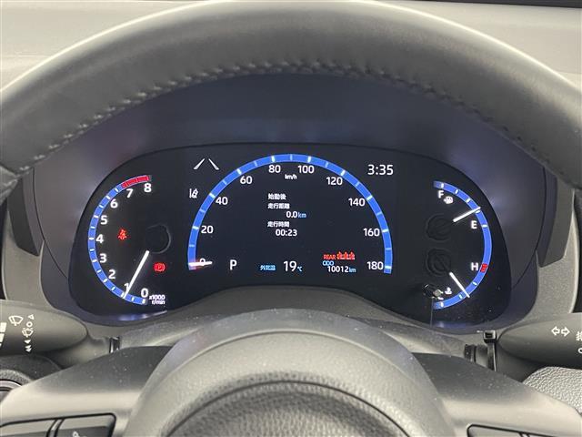 ヤリスクロス Ｚ　純正９インチディスプレイオーディオ　パノラミックビューモニター　ＢＳＭ　レーダークルーズコントロール　ビルトインＥＴＣ２．０　ドライブレコーダー　シートヒーター　純正アルミホイール　ＬＥＤヘッドライト（4枚目）