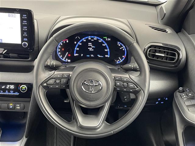 ヤリスクロス Ｚ　純正９インチディスプレイオーディオ　パノラミックビューモニター　ＢＳＭ　レーダークルーズコントロール　ビルトインＥＴＣ２．０　ドライブレコーダー　シートヒーター　純正アルミホイール　ＬＥＤヘッドライト（8枚目）