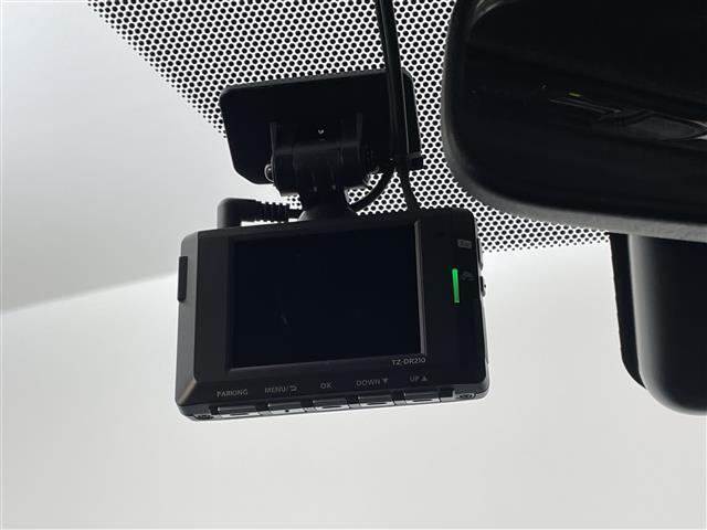 ヤリスクロス Ｚ　純正９インチディスプレイオーディオ　パノラミックビューモニター　ＢＳＭ　レーダークルーズコントロール　ビルトインＥＴＣ２．０　ドライブレコーダー　シートヒーター　純正アルミホイール　ＬＥＤヘッドライト（13枚目）