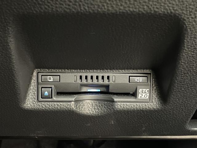 ヤリスクロス Ｚ　純正９インチディスプレイオーディオ　パノラミックビューモニター　ＢＳＭ　レーダークルーズコントロール　ビルトインＥＴＣ２．０　ドライブレコーダー　シートヒーター　純正アルミホイール　ＬＥＤヘッドライト（14枚目）