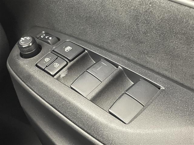 ヤリスクロス Ｚ　純正９インチディスプレイオーディオ　パノラミックビューモニター　ＢＳＭ　レーダークルーズコントロール　ビルトインＥＴＣ２．０　ドライブレコーダー　シートヒーター　純正アルミホイール　ＬＥＤヘッドライト（16枚目）