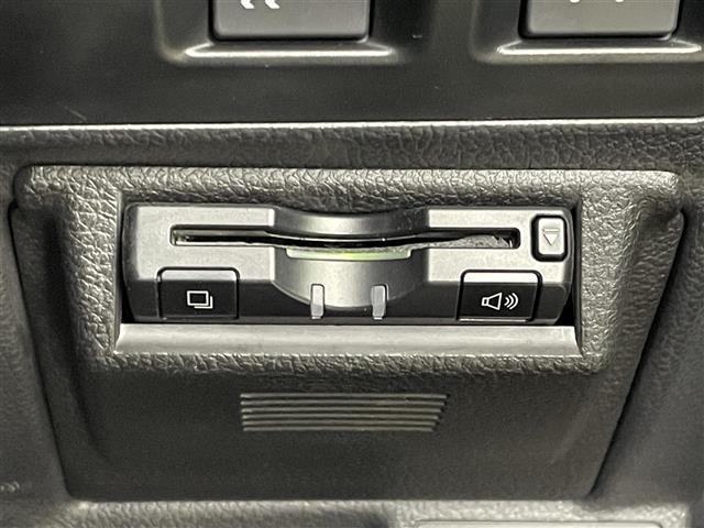 フォレスター Ｘ－ブレイク　アイサイトｖｅｒ２　純正ナビ　フリップダウンモニター　バックカメラ　ＥＴＣ　レーダークルーズコントロール　シートヒーター　純正アルミホイール　スマートキー　オートライト　ＬＥＤヘッドライト　地デジＴＶ（17枚目）