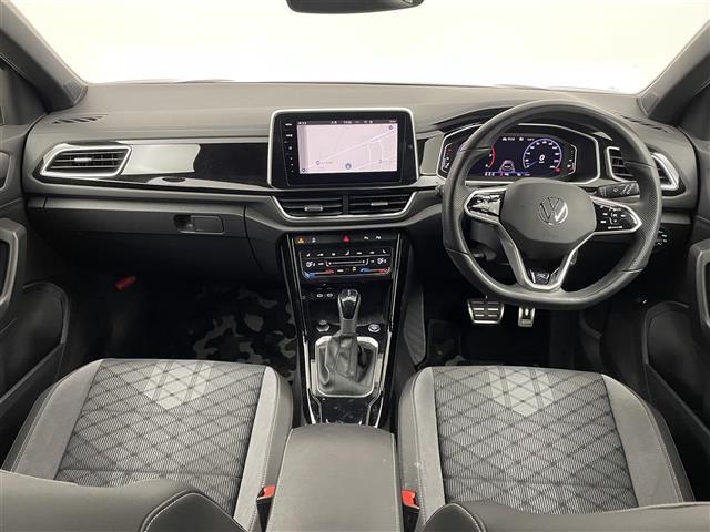 Ｔ－ロック ＴＤＩ　Ｒライン　オールインセーフティ　純正９．２インチディスプレイオーディオ　バックカメラ　ＢＳＭ　ビルトインＥＴＣ　アダプティブクルーズコントロール　シートヒーター　ワイヤレス充電　純正アルミ　オートハイビーム（2枚目）