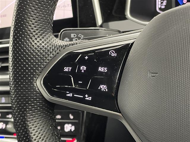 Ｔ－ロック ＴＤＩ　Ｒライン　オールインセーフティ　純正９．２インチディスプレイオーディオ　バックカメラ　ＢＳＭ　ビルトインＥＴＣ　アダプティブクルーズコントロール　シートヒーター　ワイヤレス充電　純正アルミ　オートハイビーム（11枚目）